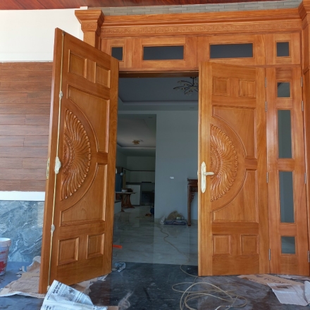 CỬA CHÍNH GỖ TỰ NHIÊN